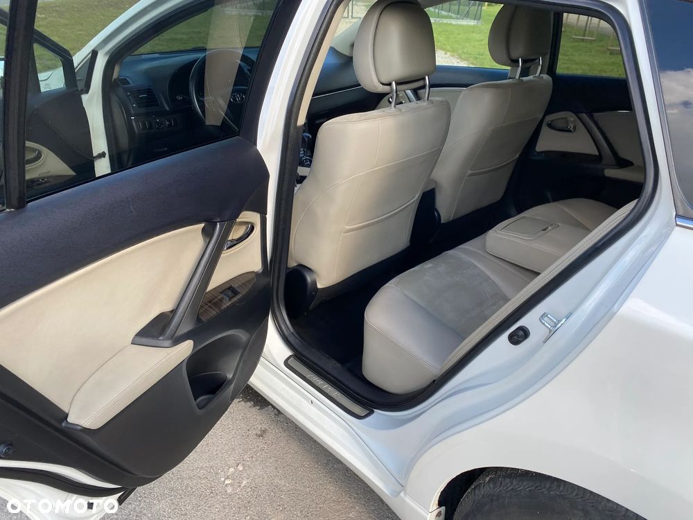Toyota Avensis 1.8 Premium MS - 18