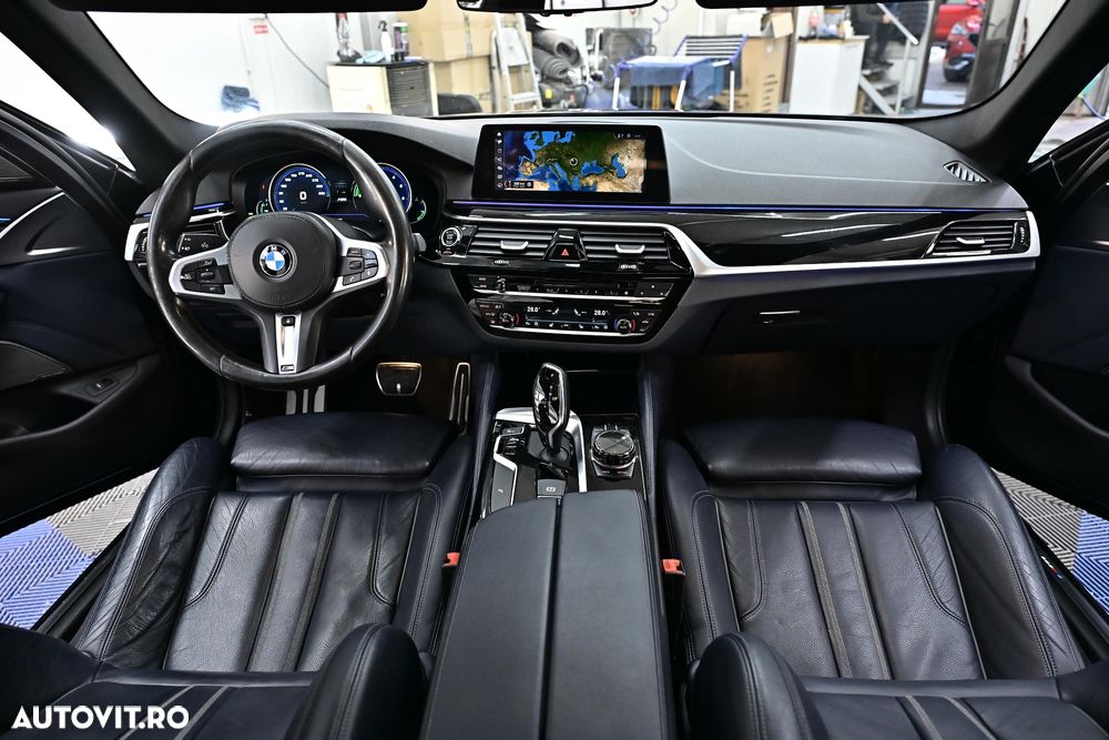 BMW Seria 5 530i xDrive AT - 24