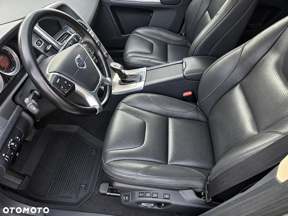 Volvo XC 60 D5 AWD RDesign - 12
