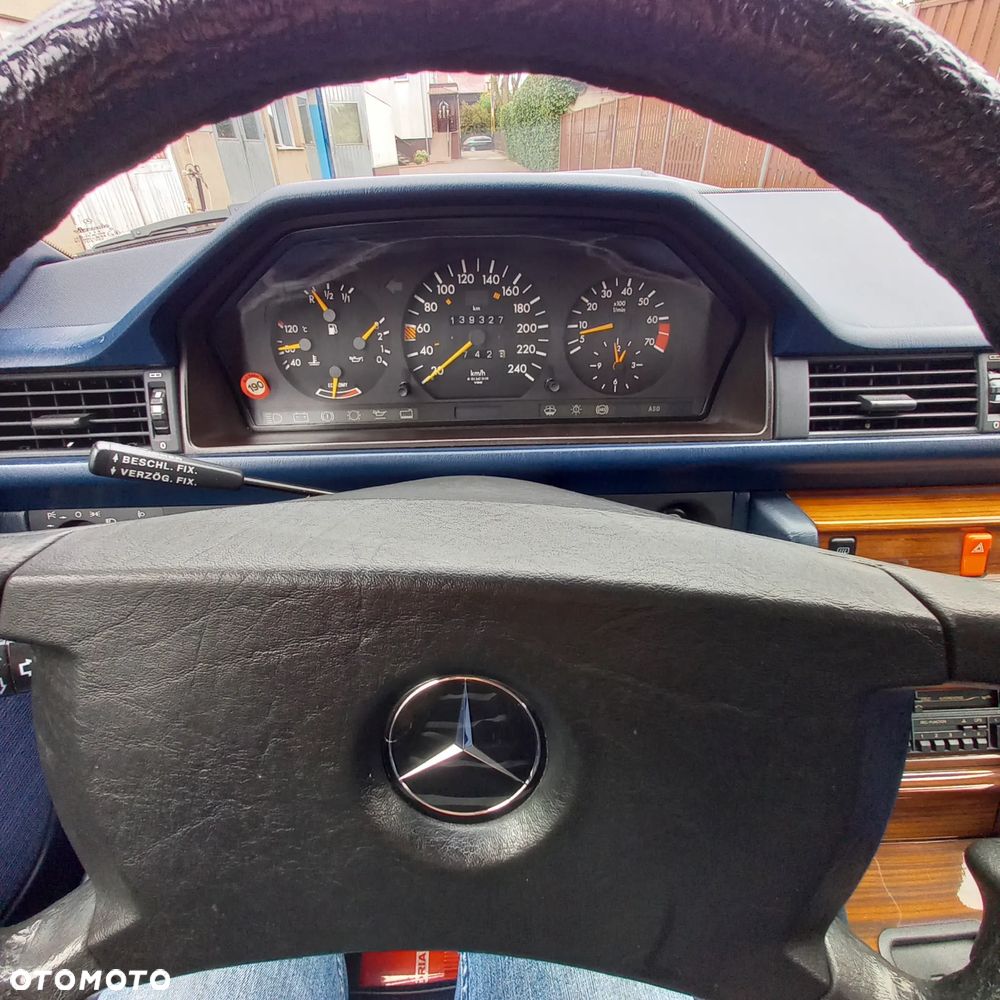 Mercedes-Benz W124 (1984-1993) - 32