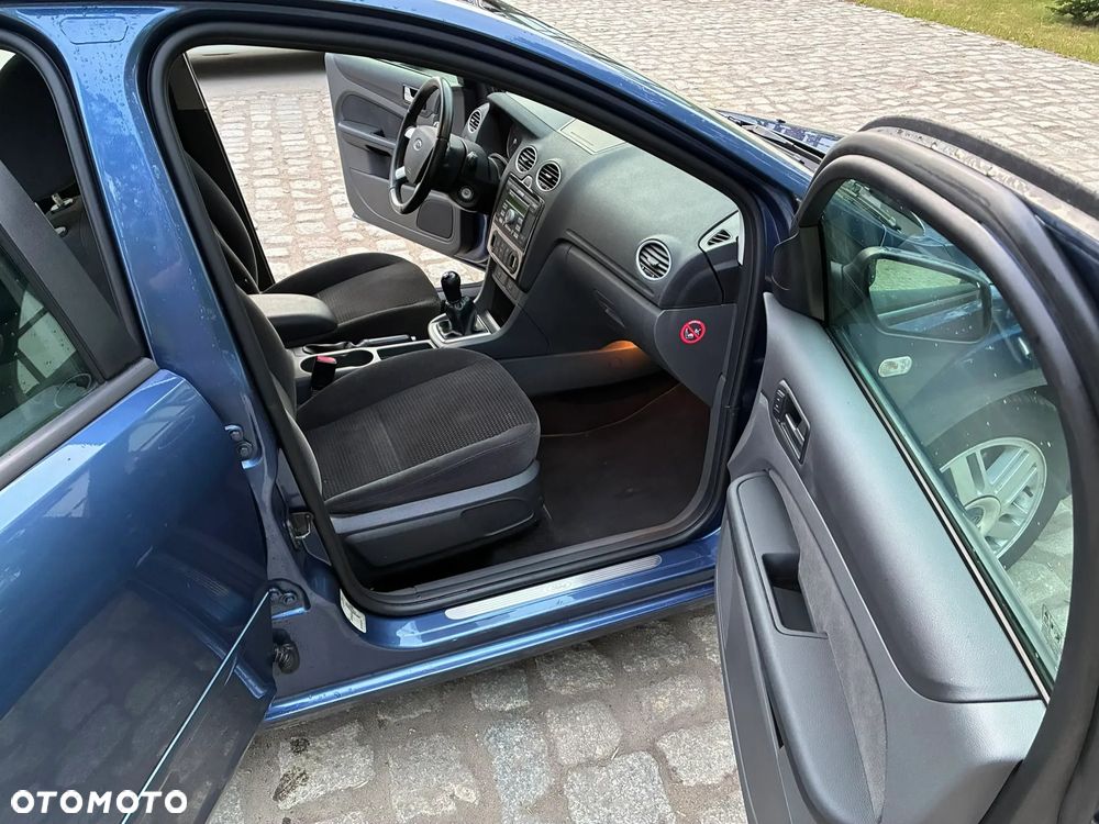 Ford Focus 2.0 Ghia - 8