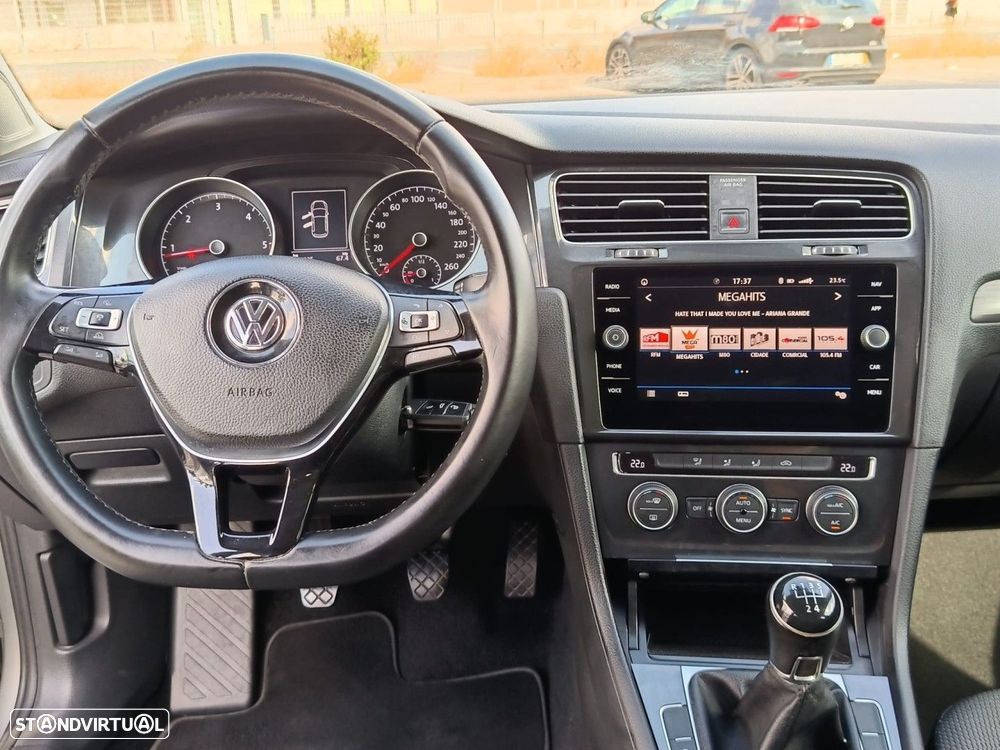 VW Golf 1.6 TDI Confortline - 17