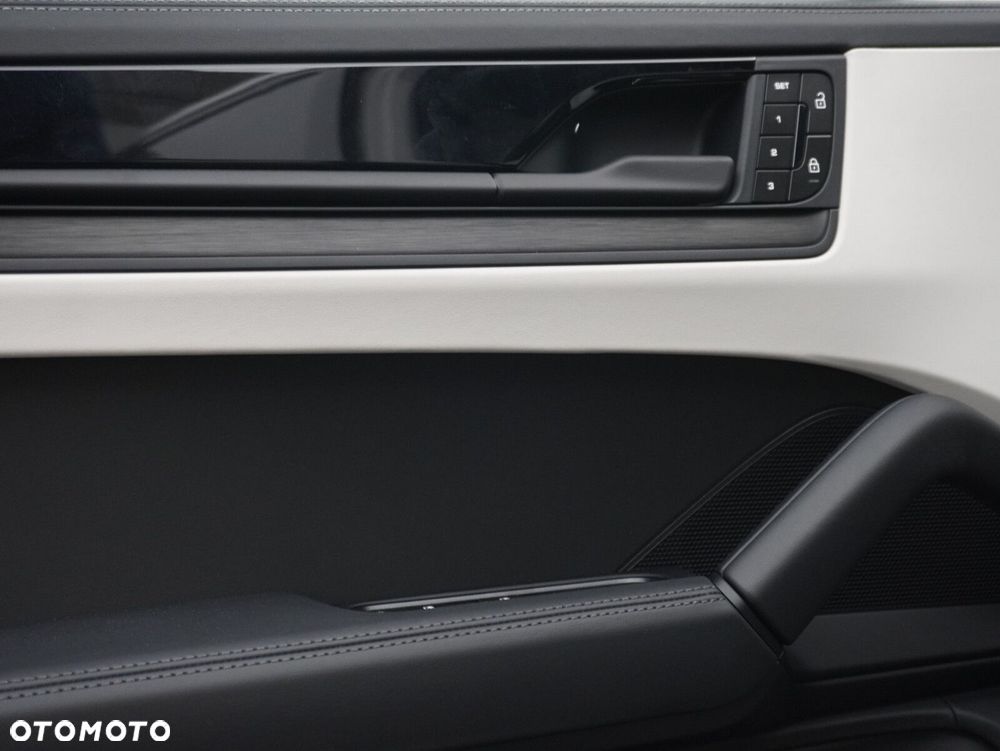 Porsche Cayenne E-Hybrid PHEV Black Edition - 23