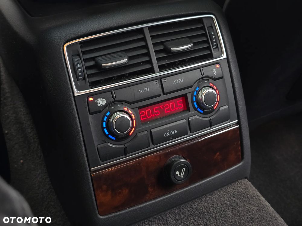 Audi A8 4.2 Quattro - 10