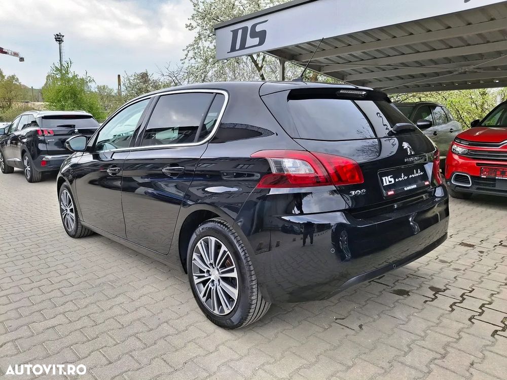 Peugeot 308 1.2 L PureTech Turbo Allure - 4