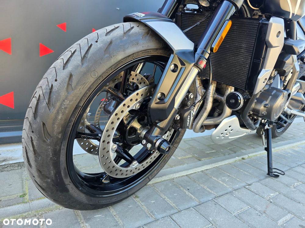 Triumph Trident - 14