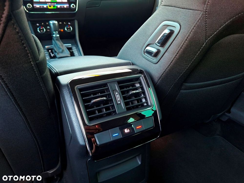 Skoda Superb 2.0 TDI DSG Premium Edition - 35