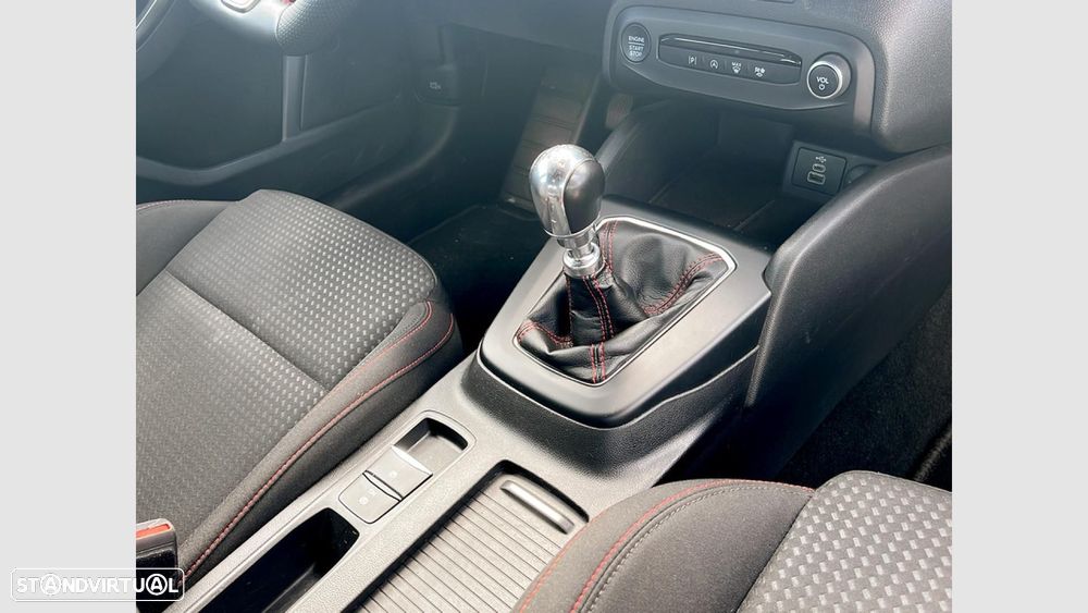 Ford Focus 1.0 EcoBoost MHEV ST-Line - 23