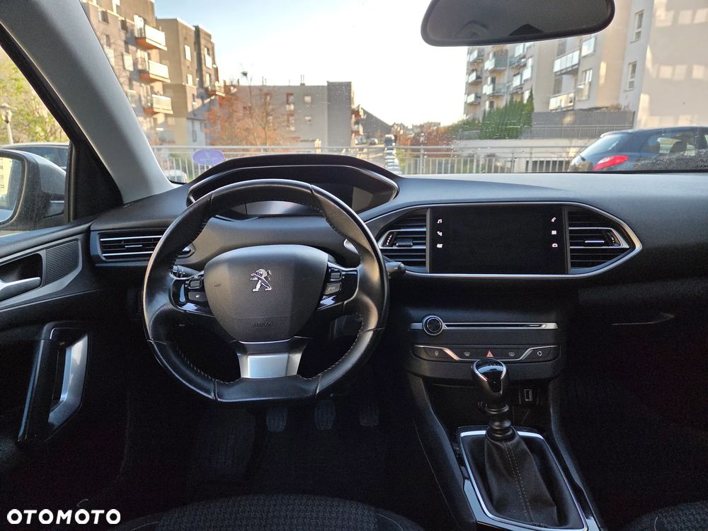 Peugeot 308 1.2 PureTech Allure Pack S&S - 10