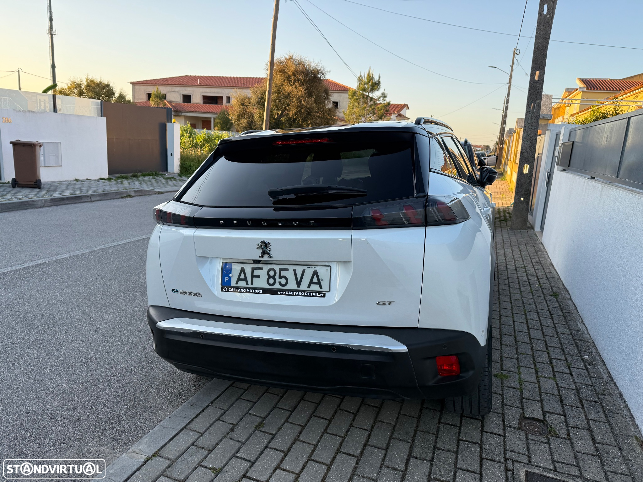 Peugeot e-2008 50 kWh GT - 4