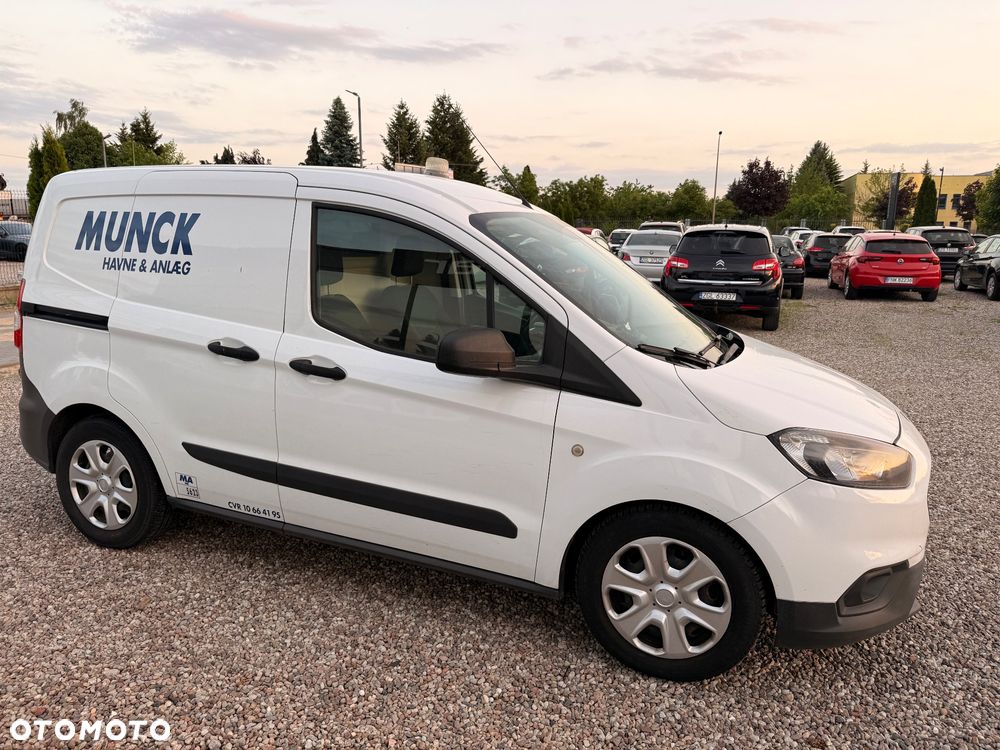 Ford Transit Courier - 13