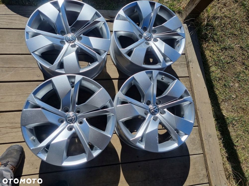VW TOUAREQ III 760,AUDI Q7,A5,A4 ALLROAD alufelgi 8X18ET25 5X112,super stan - 1
