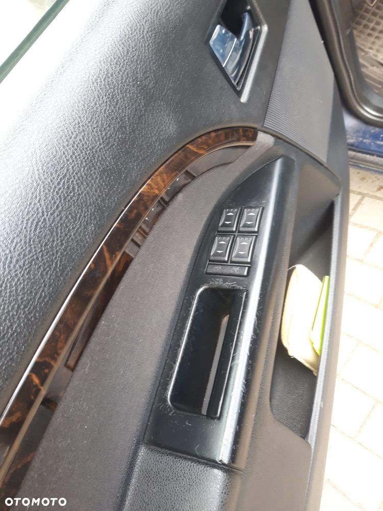 Ford Mondeo 1.8 Ghia - 11