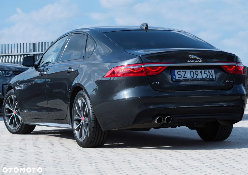 Jaguar XF 20d R-Sport - 32
