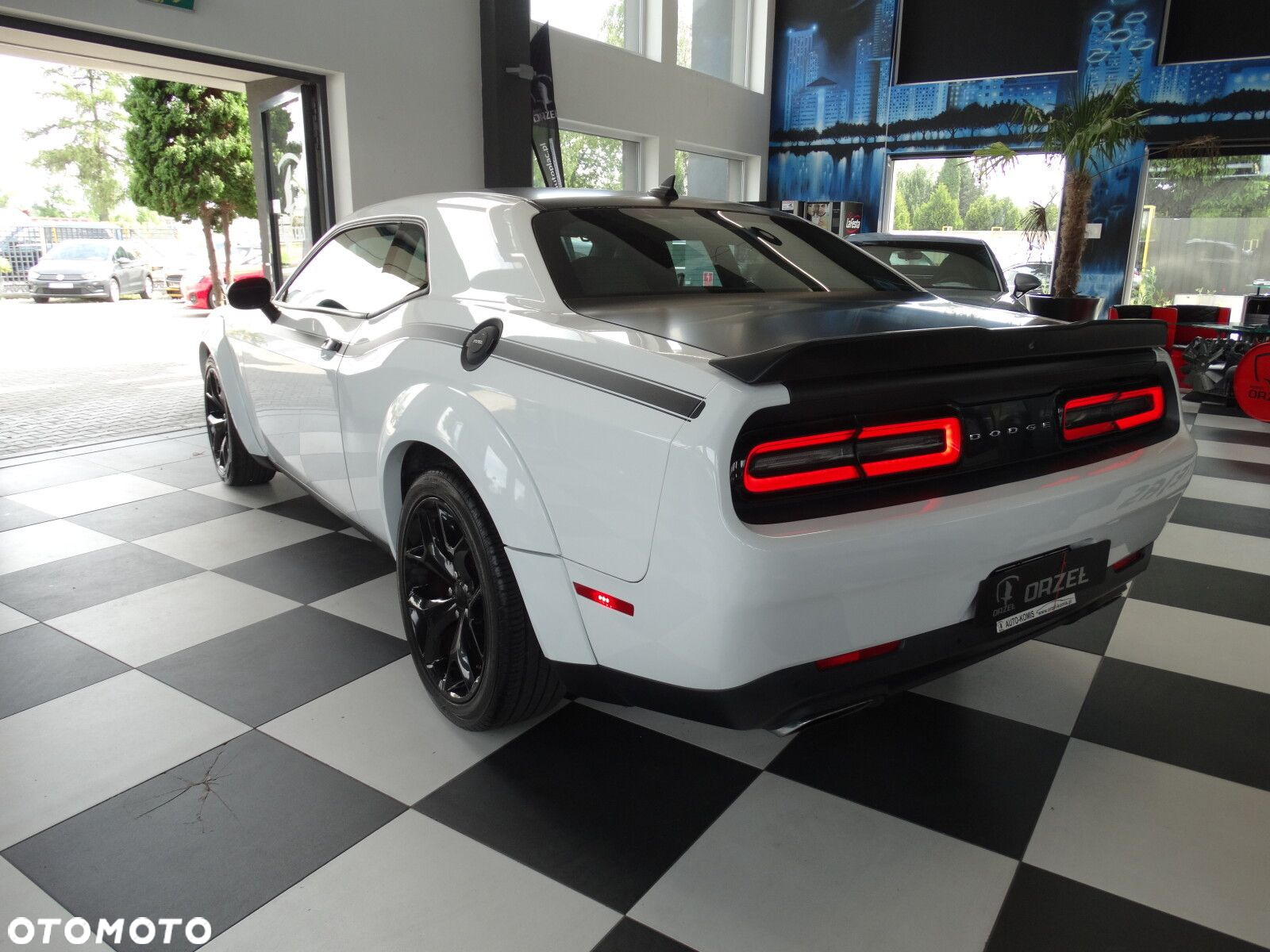 Dodge Challenger - 7