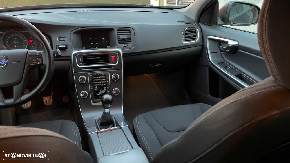 Volvo V60 DRIVe Momentum - 28