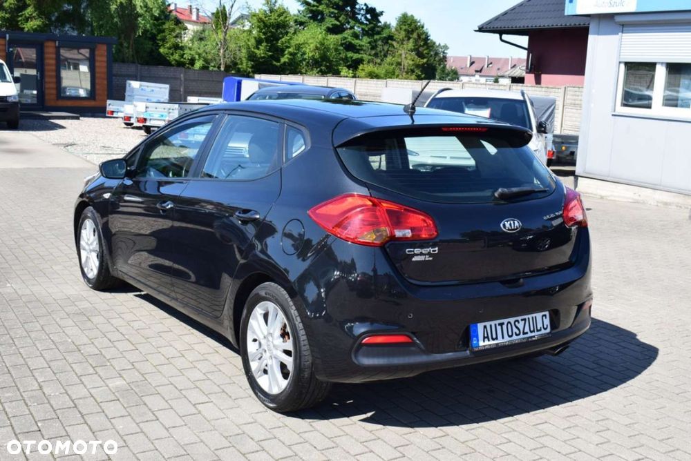 Kia Ceed - 8