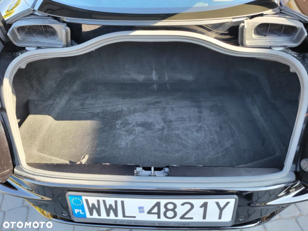 Aston Martin DB11 Launch Edition - 34