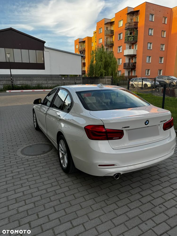 BMW Seria 3 320i xDrive - 4