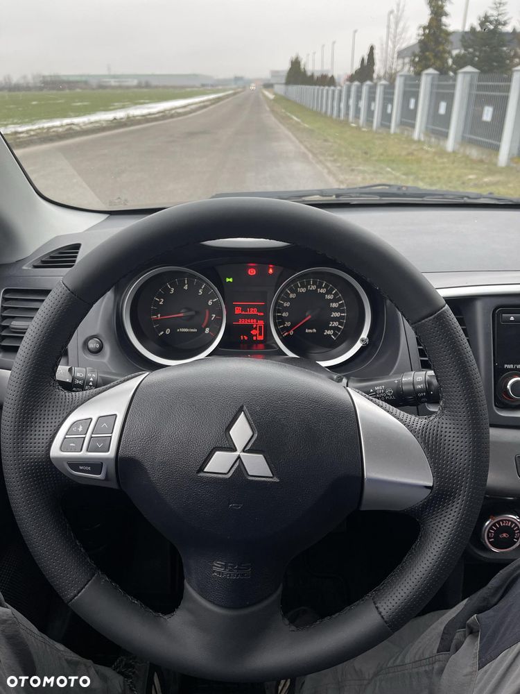 Mitsubishi Lancer 1.6 Inform - 12