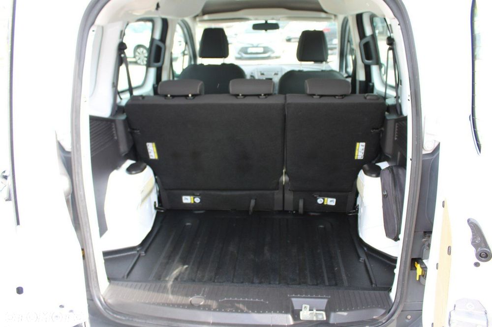 Ford Transit Courier - 12