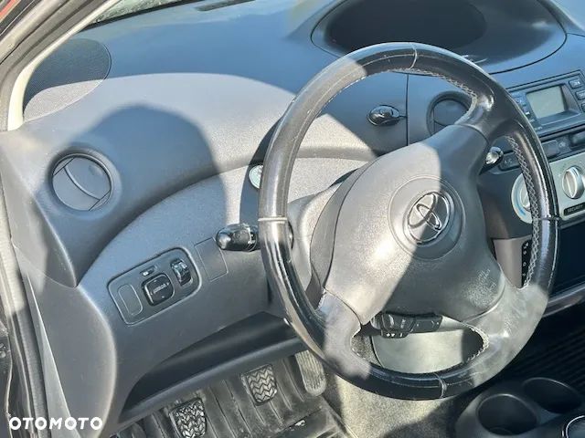 Toyota Yaris 1.0 Luna - 11