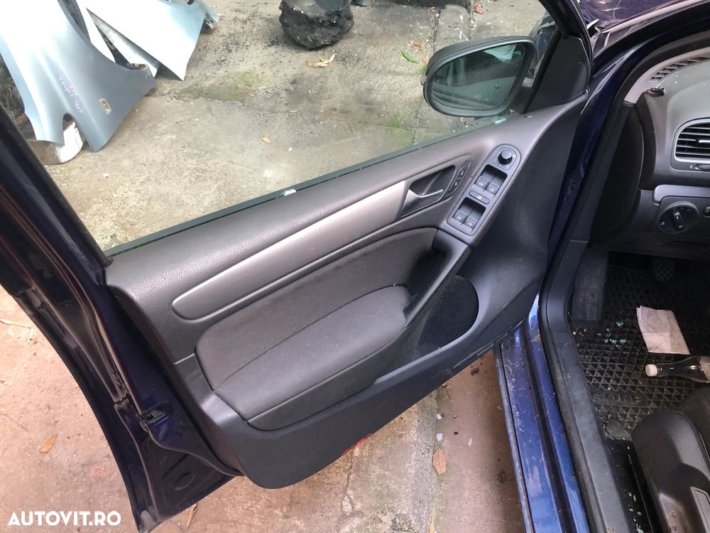 Dezmembrez VW Volkswagen Golf 6 hatchback albastru 1,6 TDI 2011 CAYH - 8