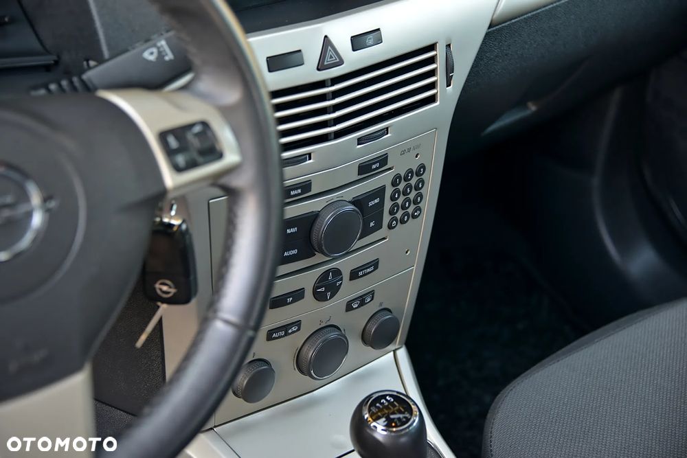 Opel Astra 1.9 CDTI Cosmo - 24
