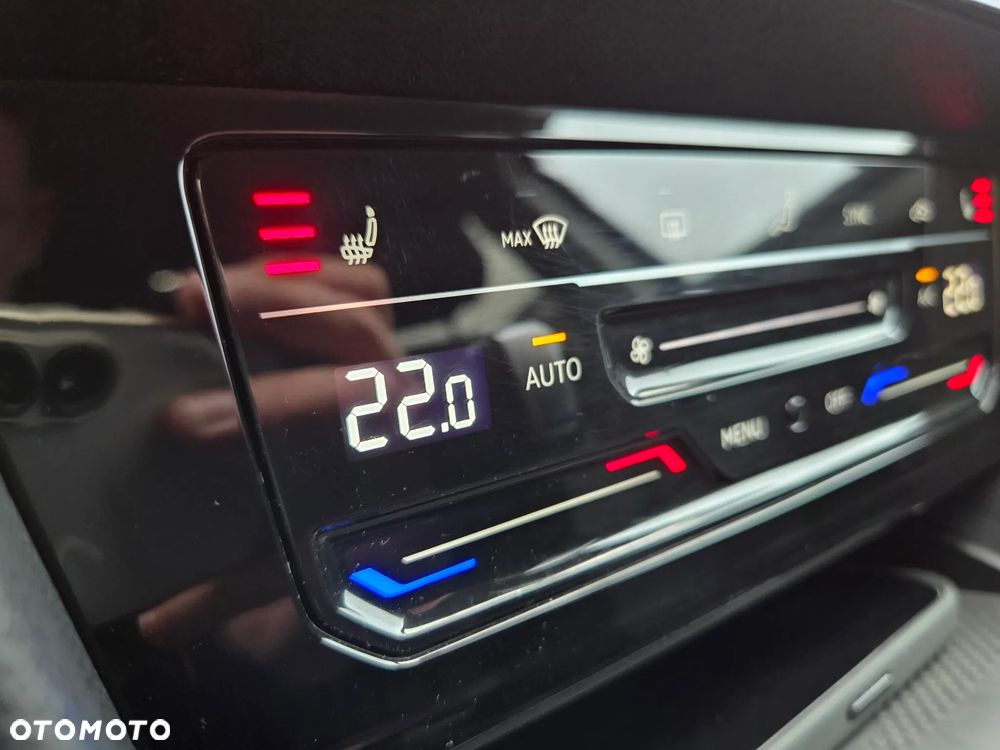 Volkswagen Passat - 30
