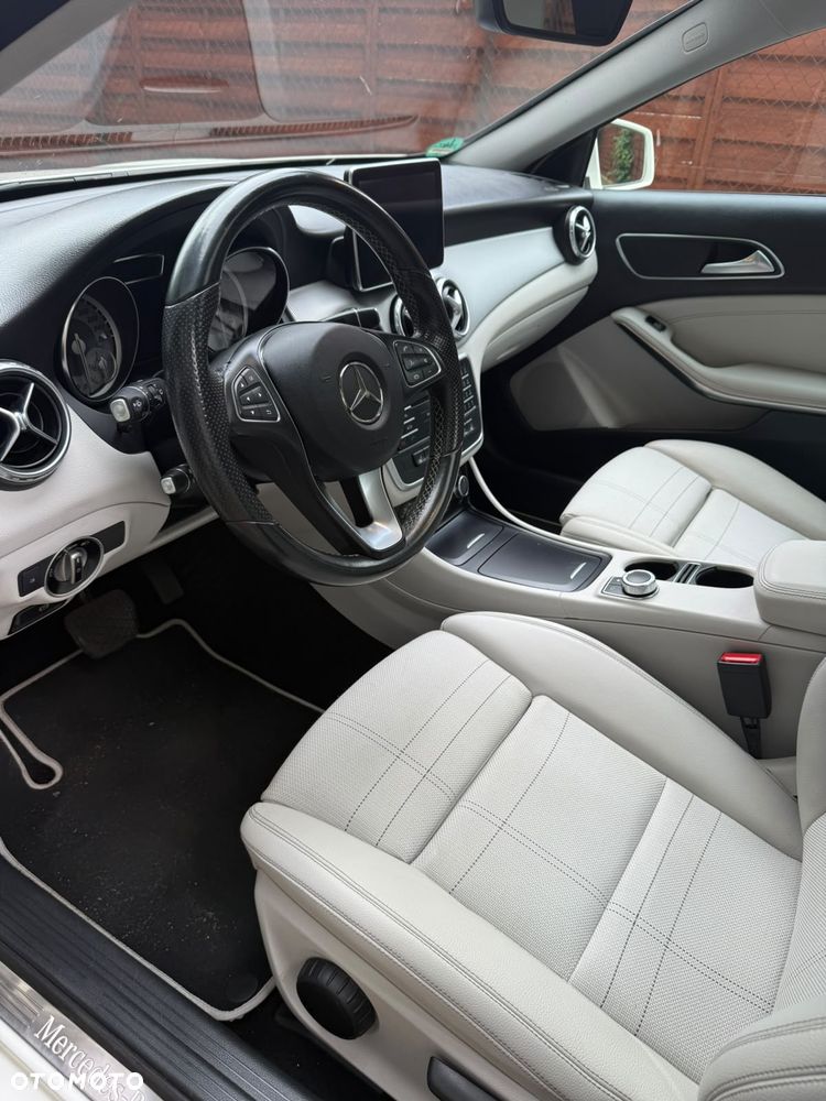 Mercedes-Benz GLA - 9