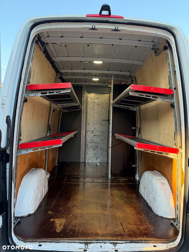 Mercedes-Benz Sprinter - 14