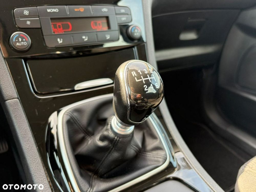 Ford S-Max - 12