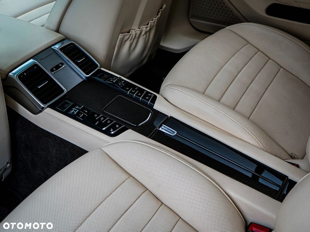 Porsche Panamera - 27