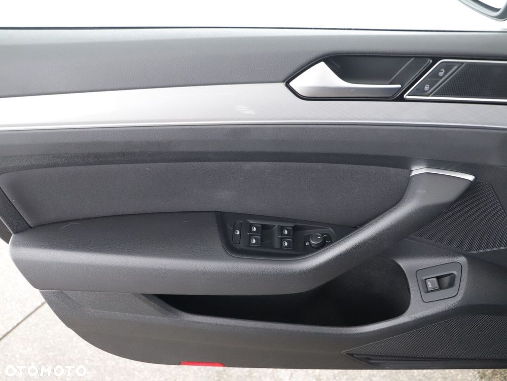 Volkswagen Passat - 19