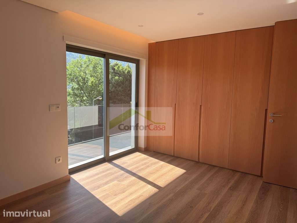 Excelente T1 -cozinha equipada, ar condicionado , lugar de garagem - Grande imagem: 2/16