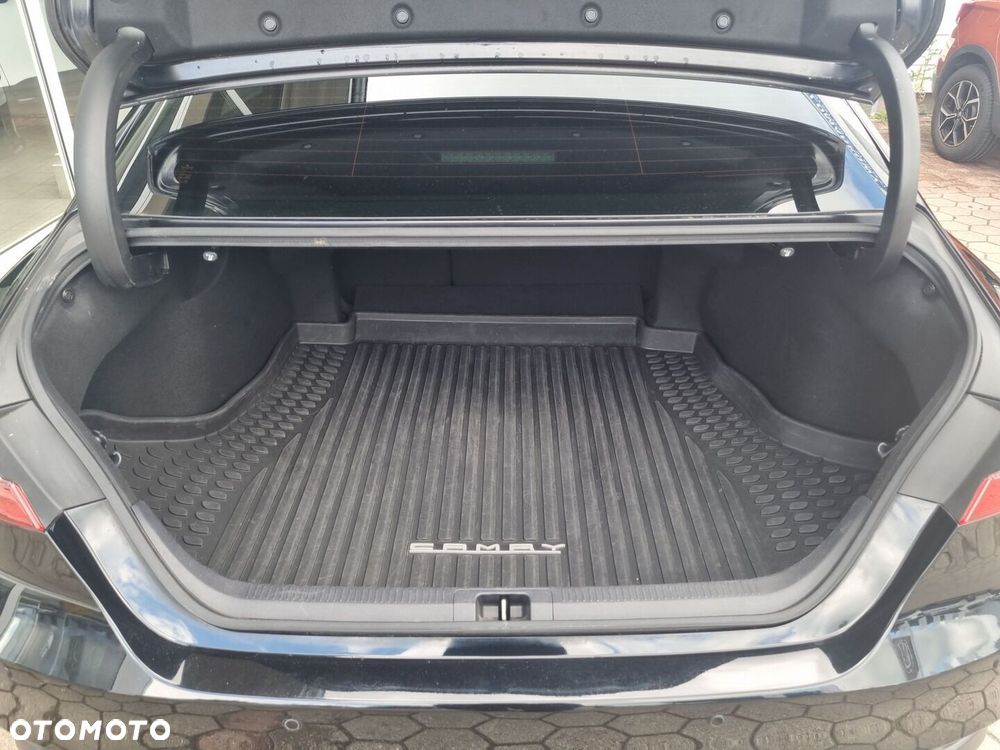 Toyota Camry 2.5 Hybrid Executive CVT - 10