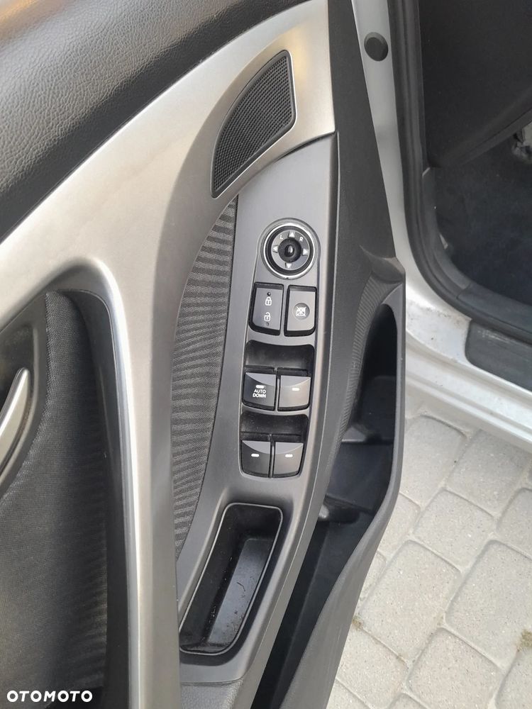Hyundai Elantra 1.6 Comfort - 8
