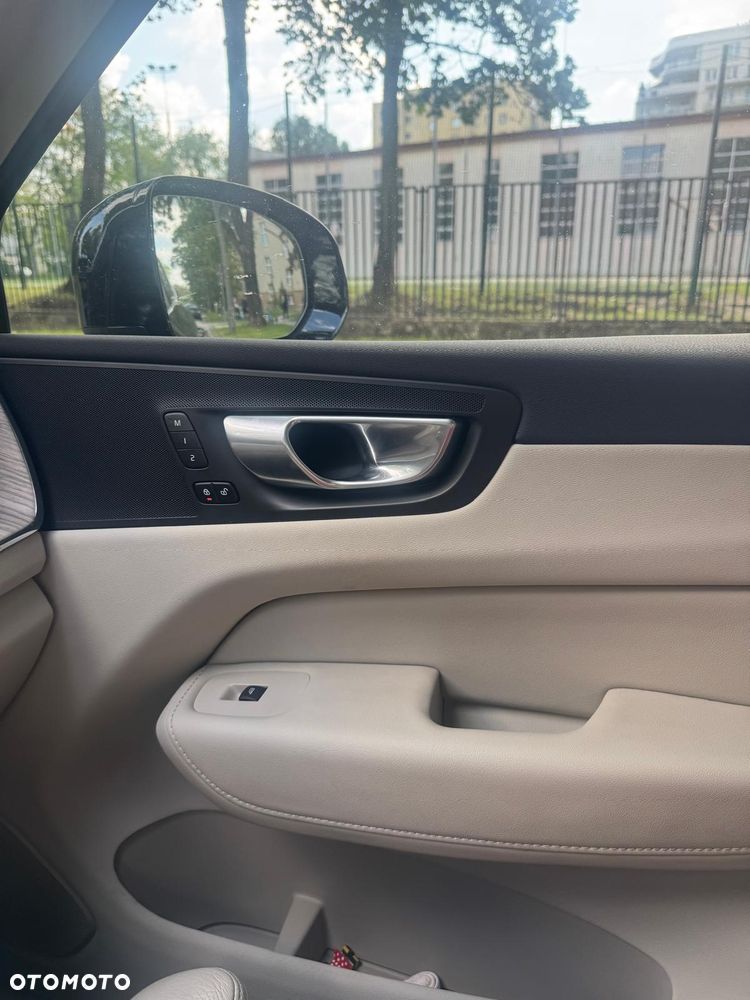 Volvo XC 60 B4 B Plus Dark - 20