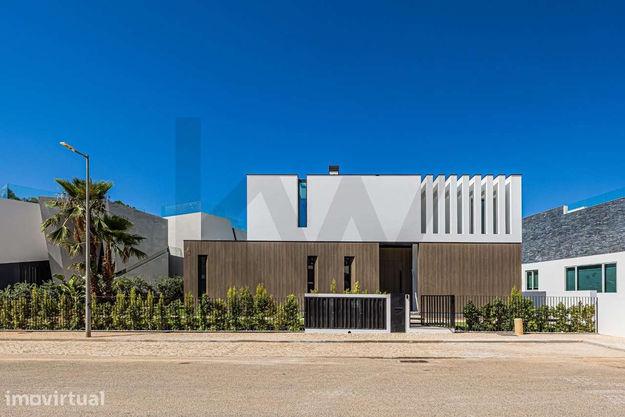 MORADIA T5, SUITES, PISCINA, ZONA CALMA, JUNTO DO GOLF, QUARTEIRA, VIL - Grande imagem: 3/24