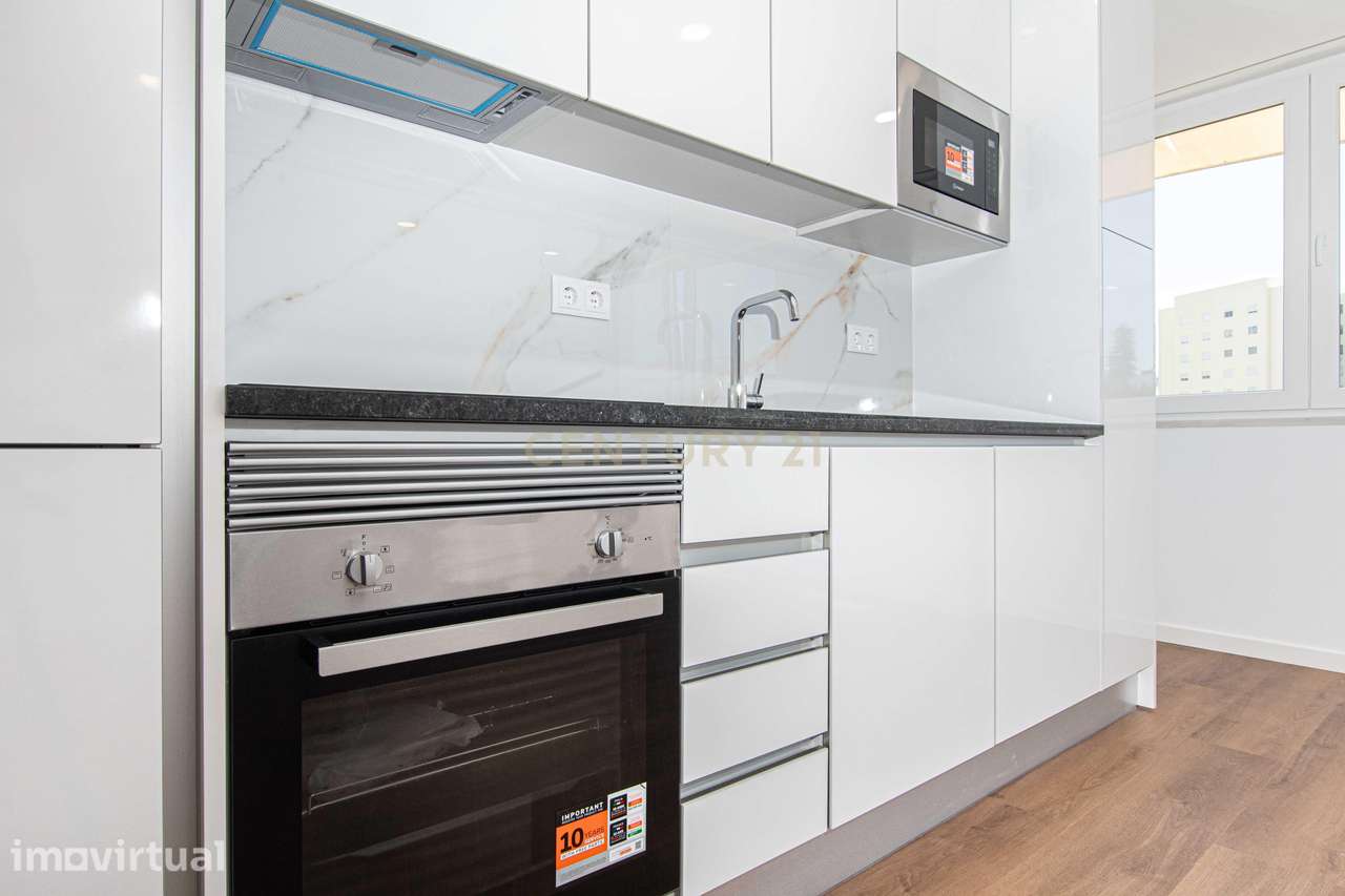 Apartamento T2 Totalmente Remodelado | Rua da Venezuela, Benfica, Lisb - Grande imagem: 3/29