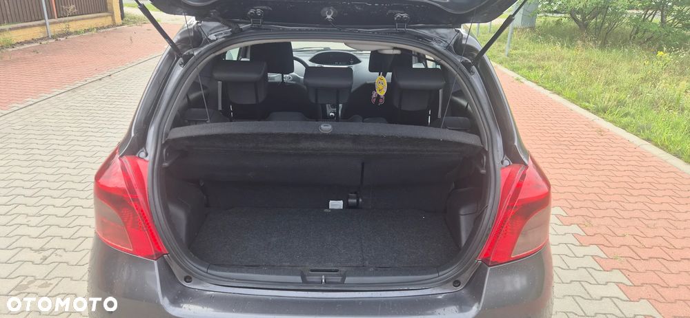 Toyota Yaris 1.3 Terra - 8
