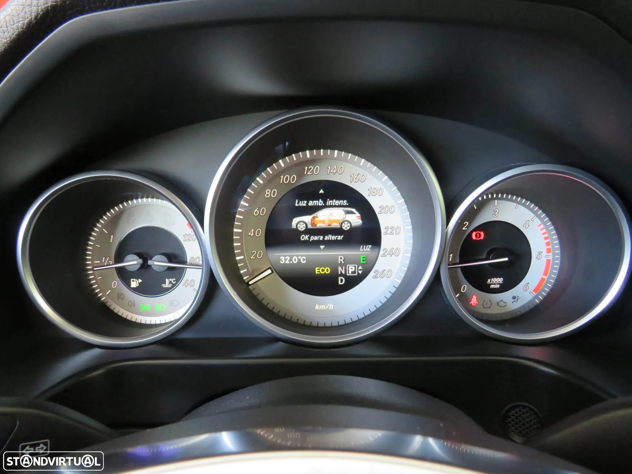 Mercedes-Benz E 250 BlueTEC Avantgarde Auto. - 24