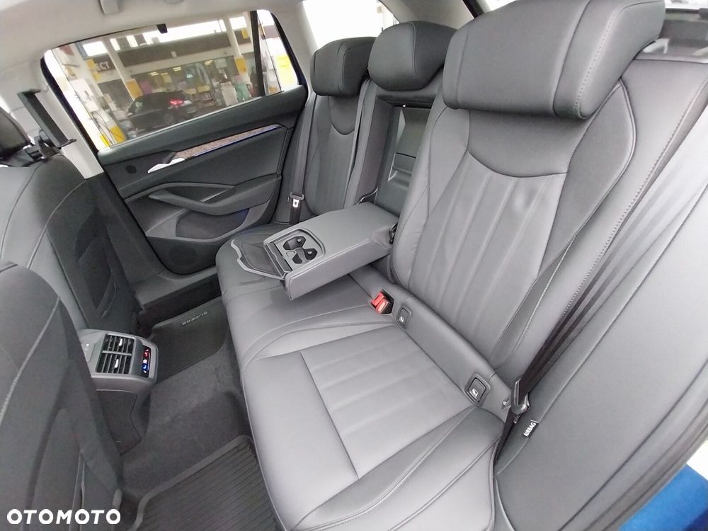 Skoda Superb 2.0 TDI SCR 4x4 L&K DSG - 9