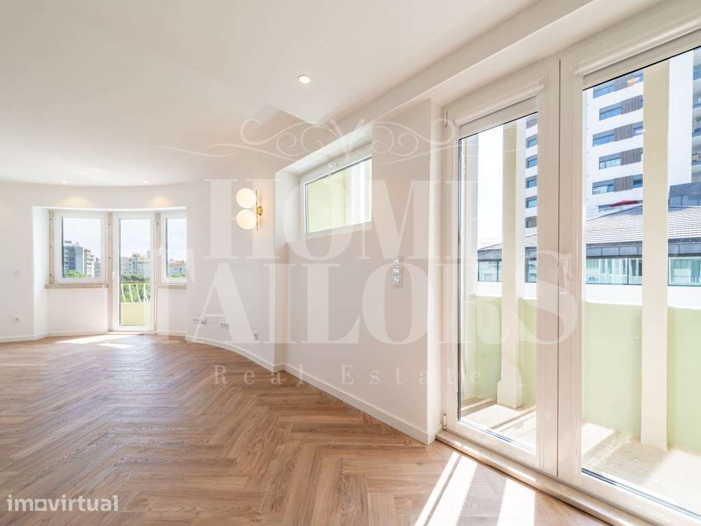 T2 Renovado com 81 m² e 12 m² de Varandas | Piso Alto | Excelente E... - Grande imagem: 3/13