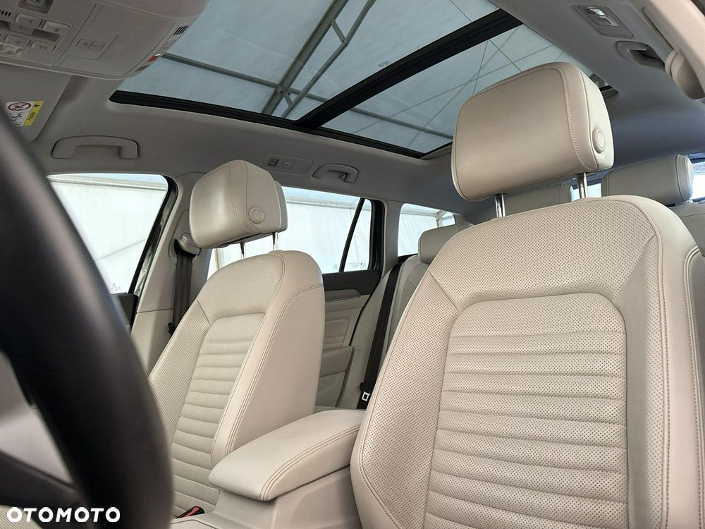 Volkswagen Passat - 11