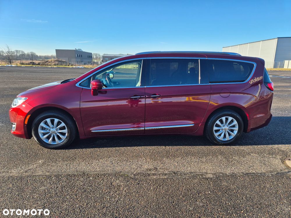 Chrysler Pacifica - 2