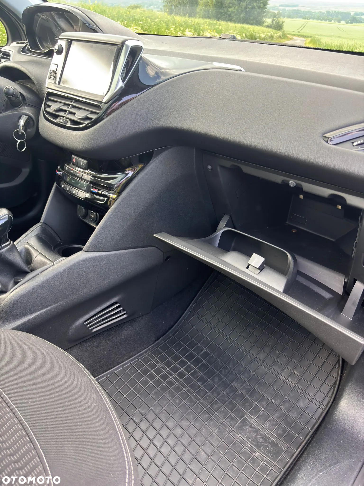Peugeot 208 - 13