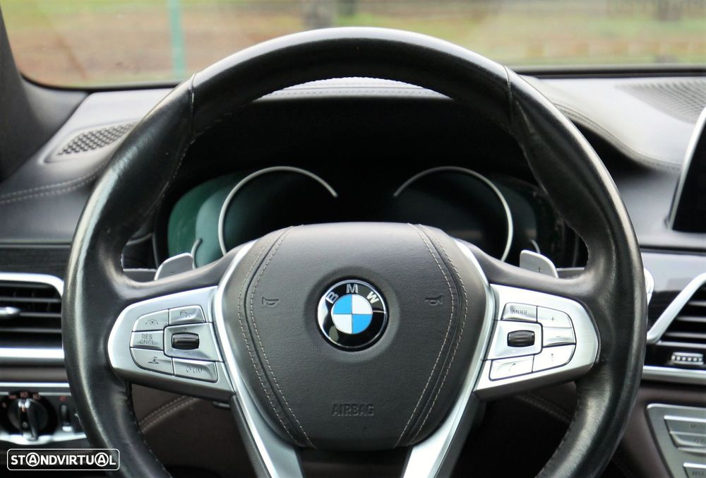 BMW 740 d xDrive Pack M Auto - 36