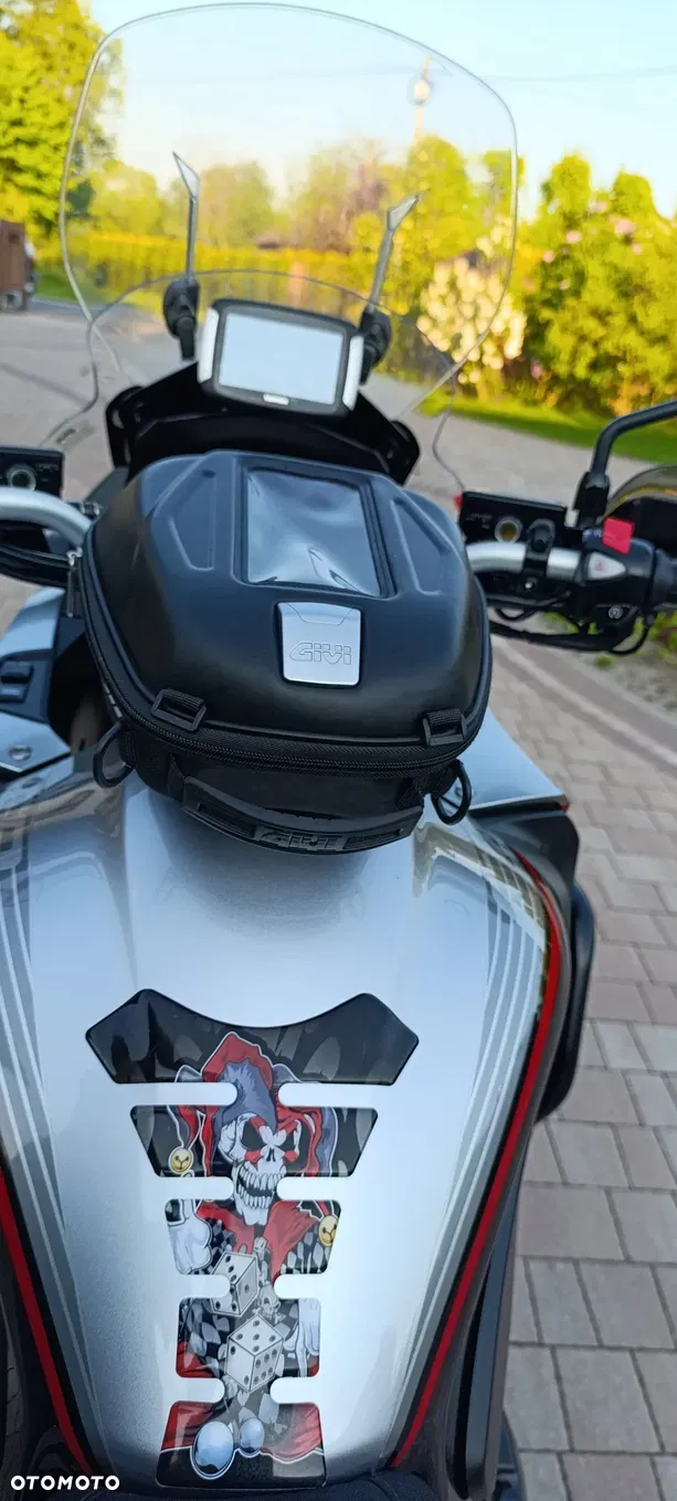 Honda VFR - 10