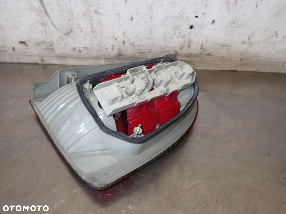 LAMPA LEWA TYLNA SKODA SUPERB 1.9 3U5945095A - 2